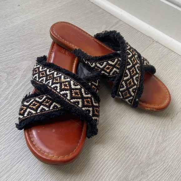 🦋 2/$20 Boho crossover slip-on sandals - Picture 2 of 4